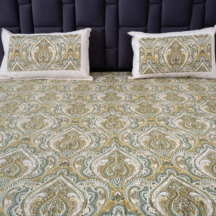 Jaipuri cotton bed sheet featuring intricate paisley patterns with matching pillow covers