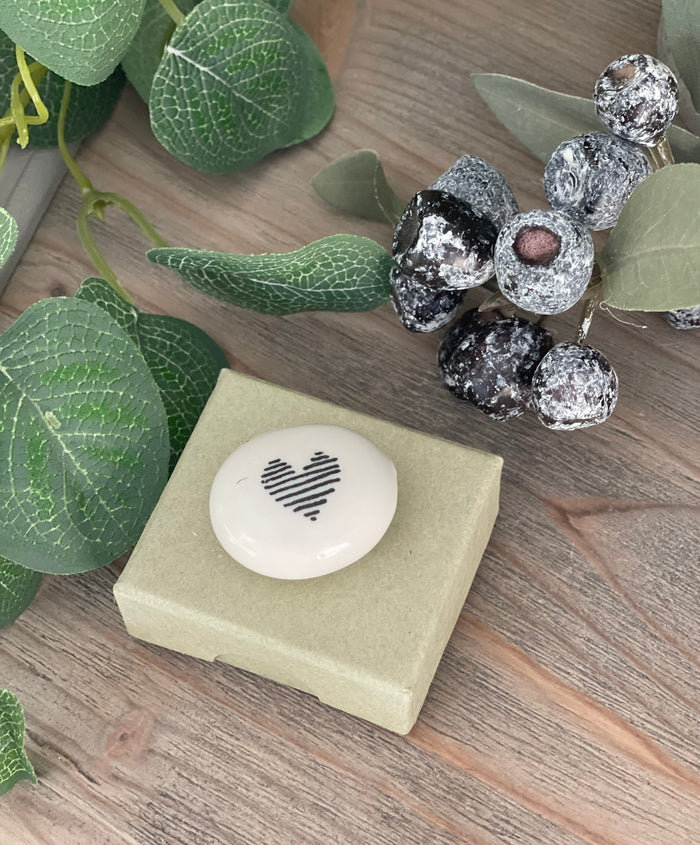 Porcelain Pebble with giftbox - Love you